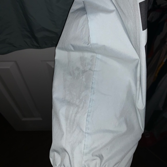 Windbreaker - Picture 4 of 6